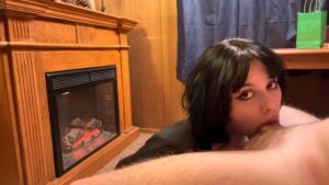 Gothy girl displays his deep ability to thick captives