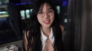 Korean Secretary caught the boss to collect in open hild pentals ... slutty girl