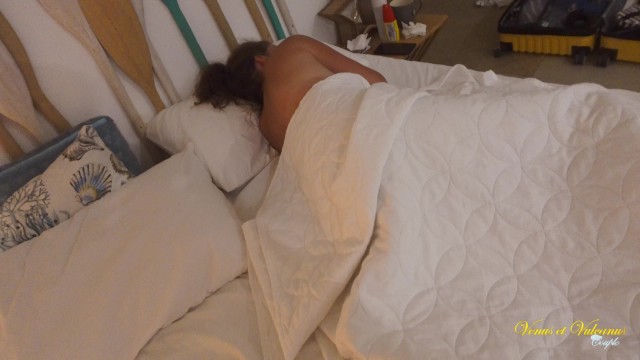 Step people wake up for a hard-crooked cock of stepdaughter when he confused him with his father!