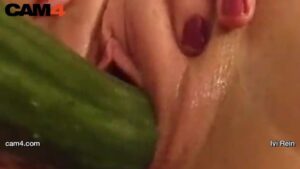 The Ivy Renn the vein completely with the vegan camble camp 4 completely vegan and donkey